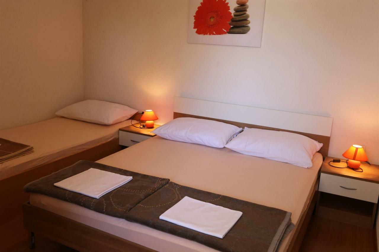 Apartments Hodzic Šilo Extérieur photo